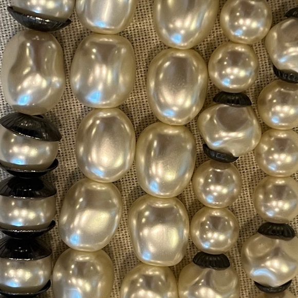 5 Strand Pearl Choker - Picture 10 of 16